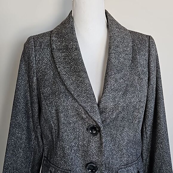 Eddie Bauer Women’s Gray Wool-Silk Blazer – Elegant Work & Casual size 10P - Picture 3 of 10